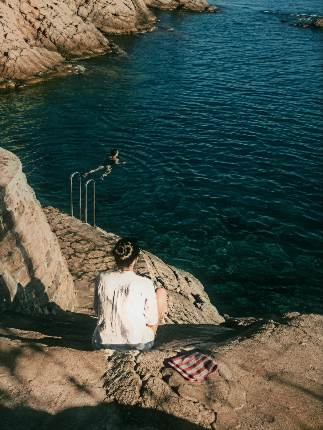 An AI-created rocky swimming cove, finished with the Disposable-QuickSnap effect